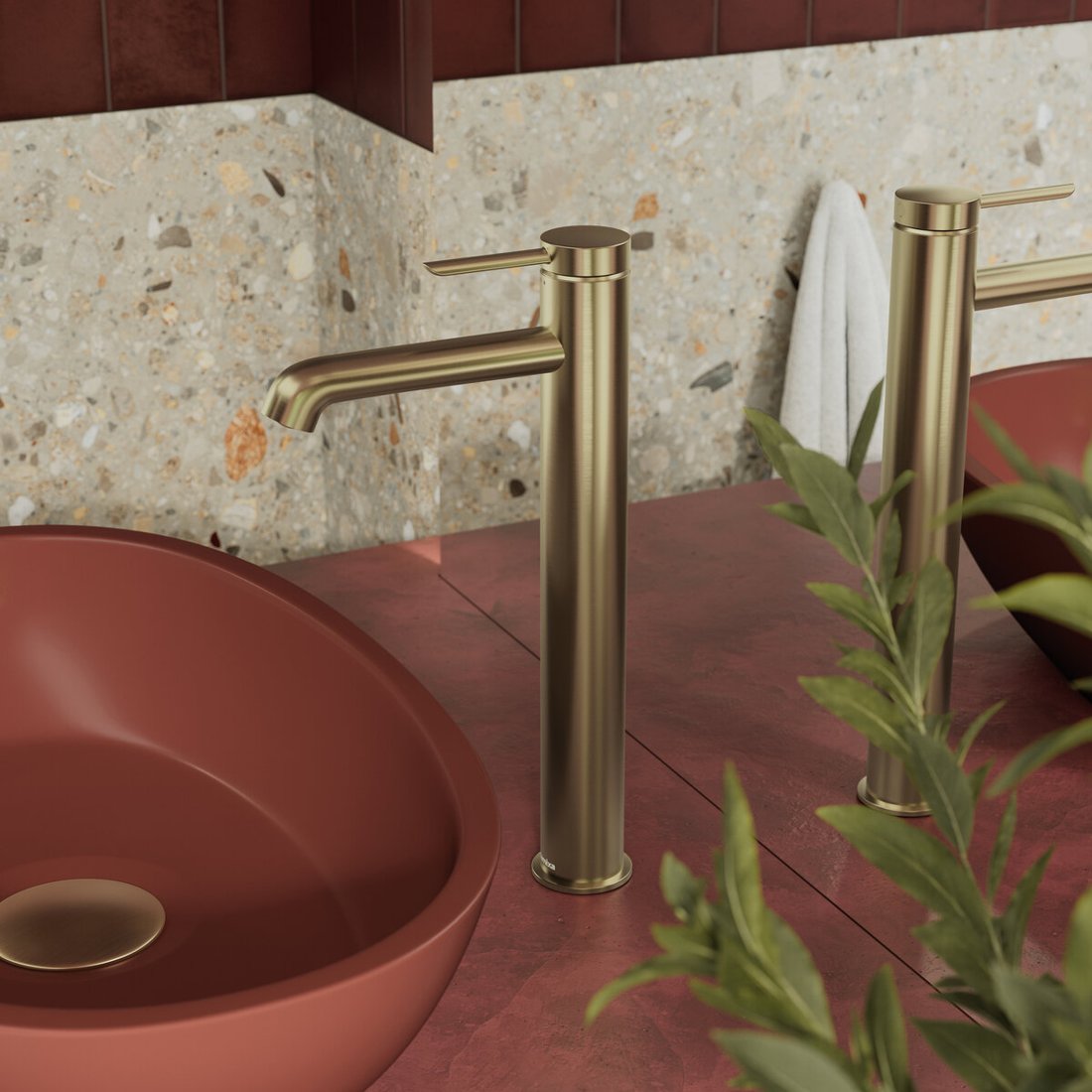 Freestanding bath mixer brushed bronze