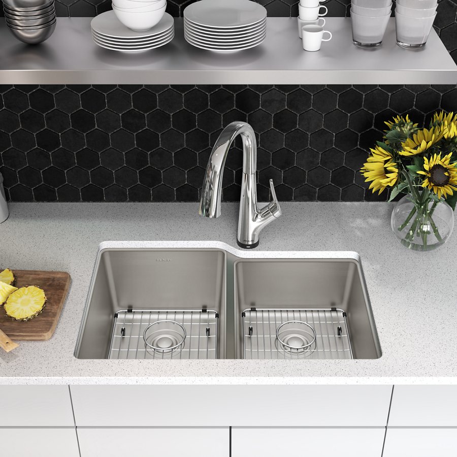 Lustertone Iconix® 18 Gauge Stainless Steel 31-1/4" x 20-1/2" x 9" Offset 60/40 Bowl Undermount Sink Kit w/Filter Faucet