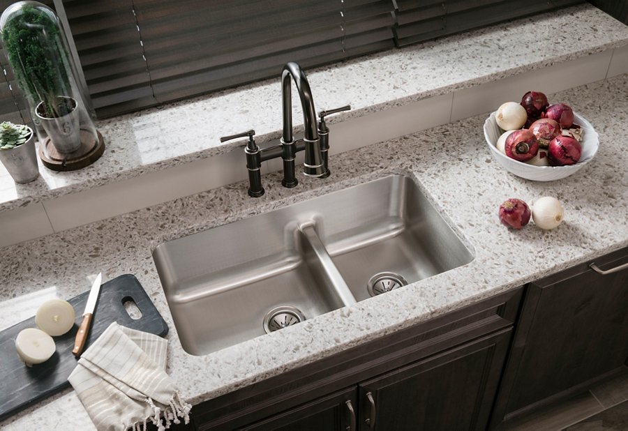 Lustertone® Classic Stainless Steel 32-1/16" x 18-1/2" x 9" 40/60 Double Bowl Undermount Sink with Aqua Divide